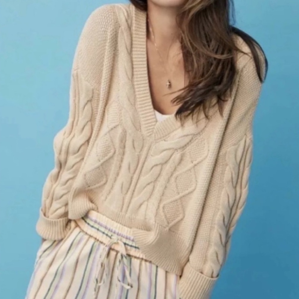 Cabi 5636 Cropped Cable Knit Lightweight V-Neck Pullover Sweater